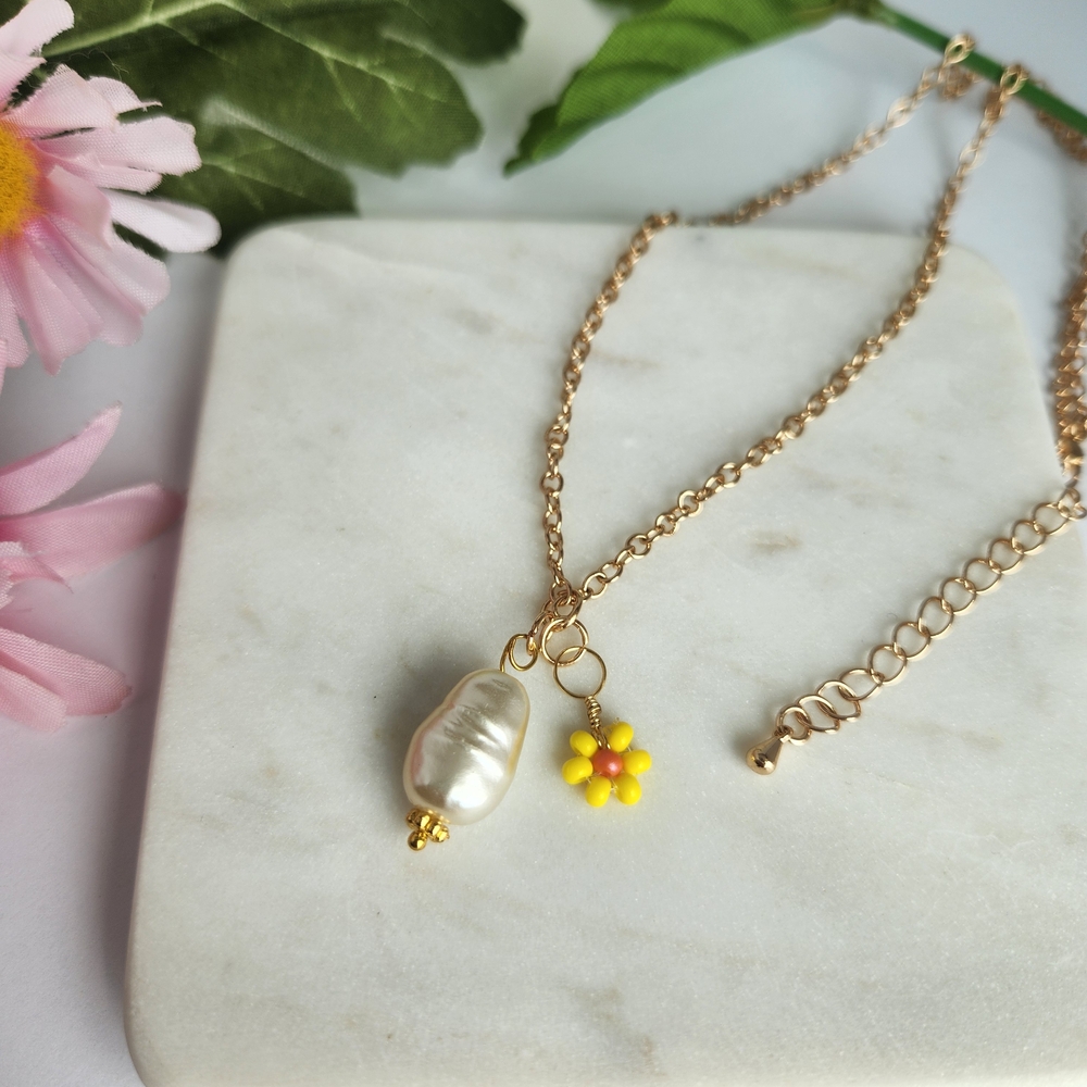 Charming Gold Necklace with Pearl and Yellow Flower Pendant